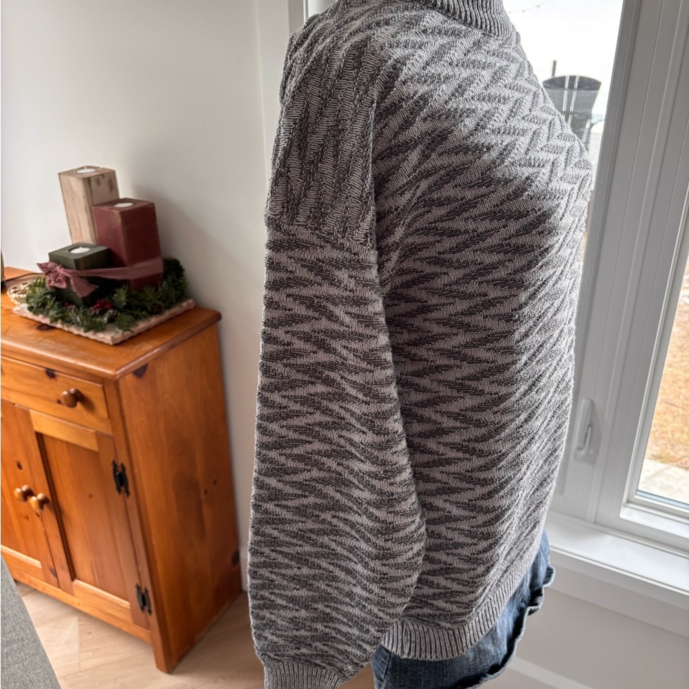 Vintage Street Closed Knit Sweater 🩶 - Picture 3 of 5